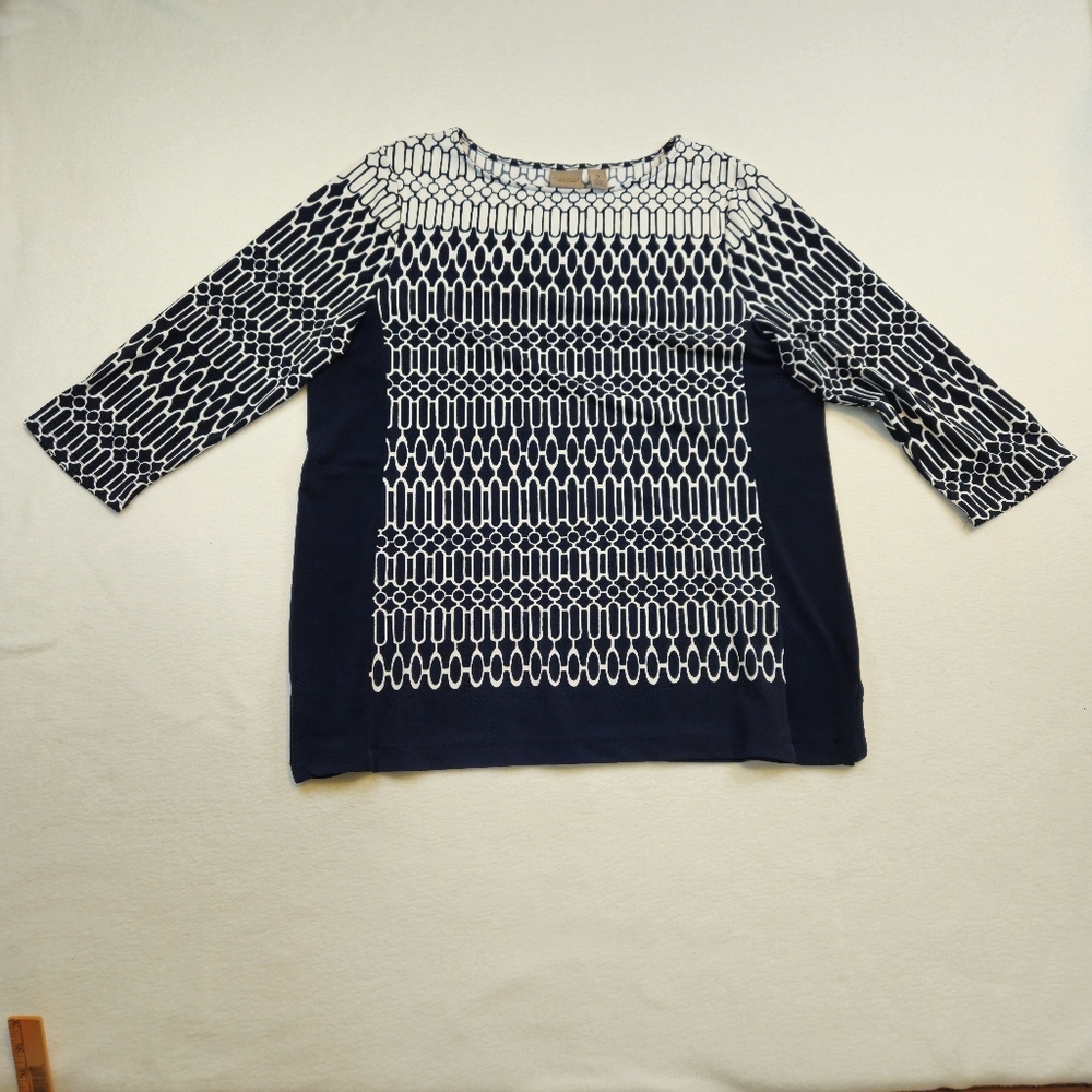 Chicos Size 2  Easy Wear Navy and White Geometric Pattern Top